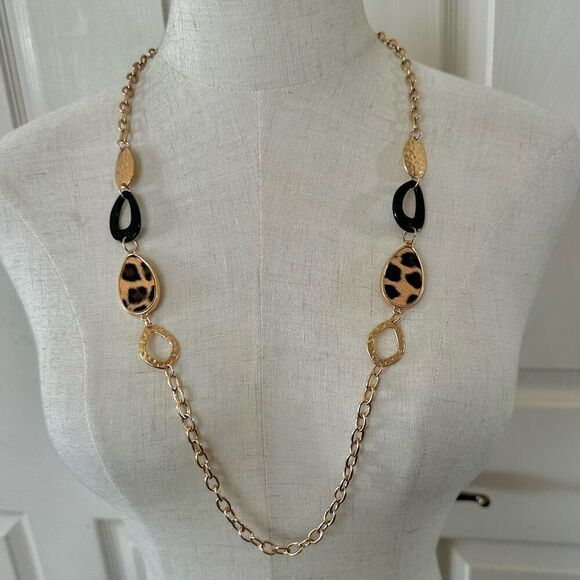 C 1946 gold tone long leopard black necklace - Picture 1 of 11